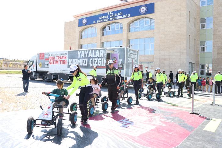 "Mobil Trafik Eğitim Tırı" Niğde'de öğrencileri bilgilendirdi G3