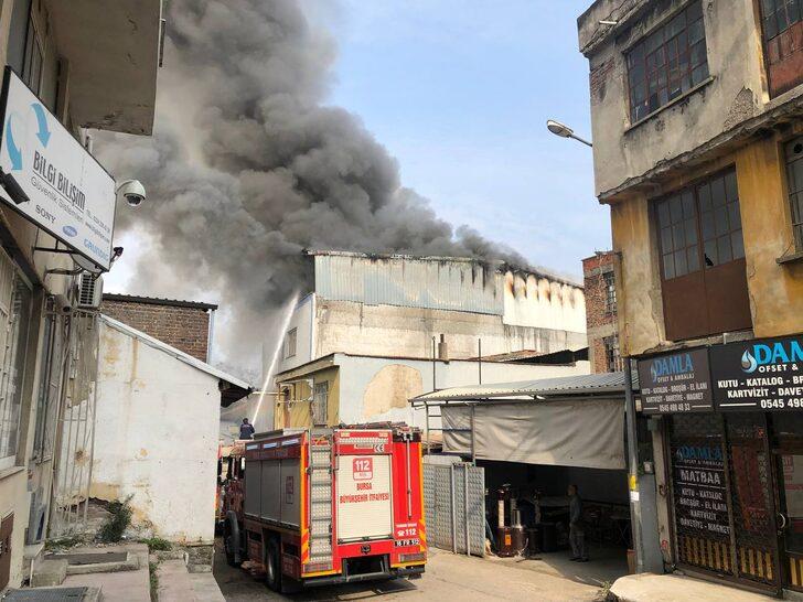 Bursa'da sandalye üretim atölyesinde yangın çıktı G1