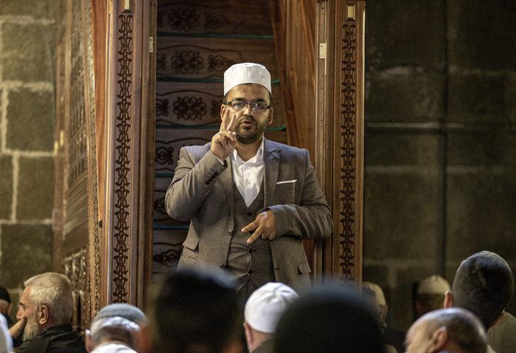Erzurum'da işitme engellilere cuma hutbesi "işaret dili" ile aktarılıyor G1