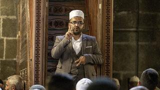 Erzurum'da işitme engellilere cuma hutbesi işaret dili ile aktarılıyor