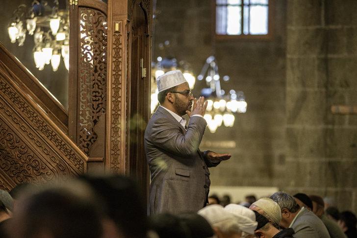 Erzurum'da işitme engellilere cuma hutbesi "işaret dili" ile aktarılıyor G3