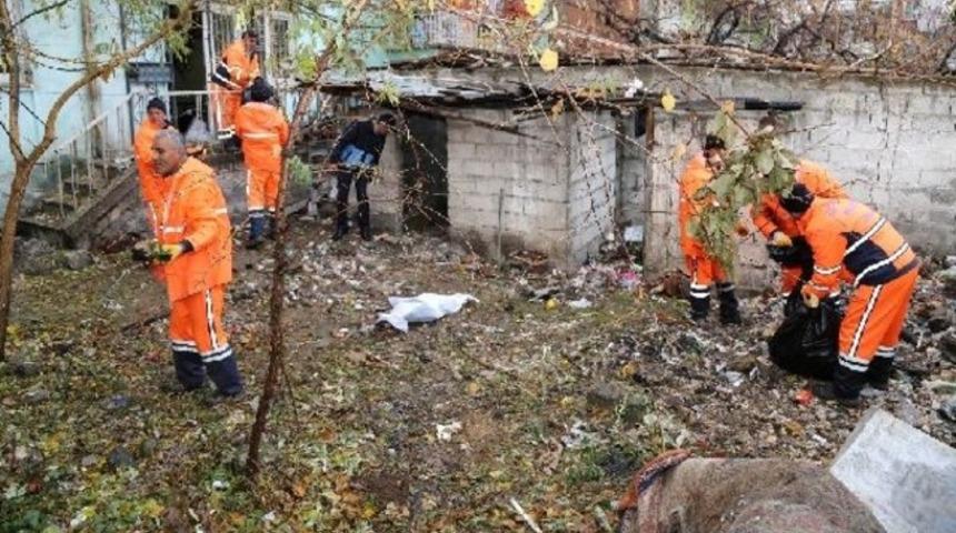 Malatya'da bir evden 3 kamyon &ccedil;&ouml;p &ccedil;ıktı