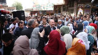 İçişleri Bakanı Soylu, Diyarbakır Silvan ve Hazro'da vatandaşlarla bir araya geldi