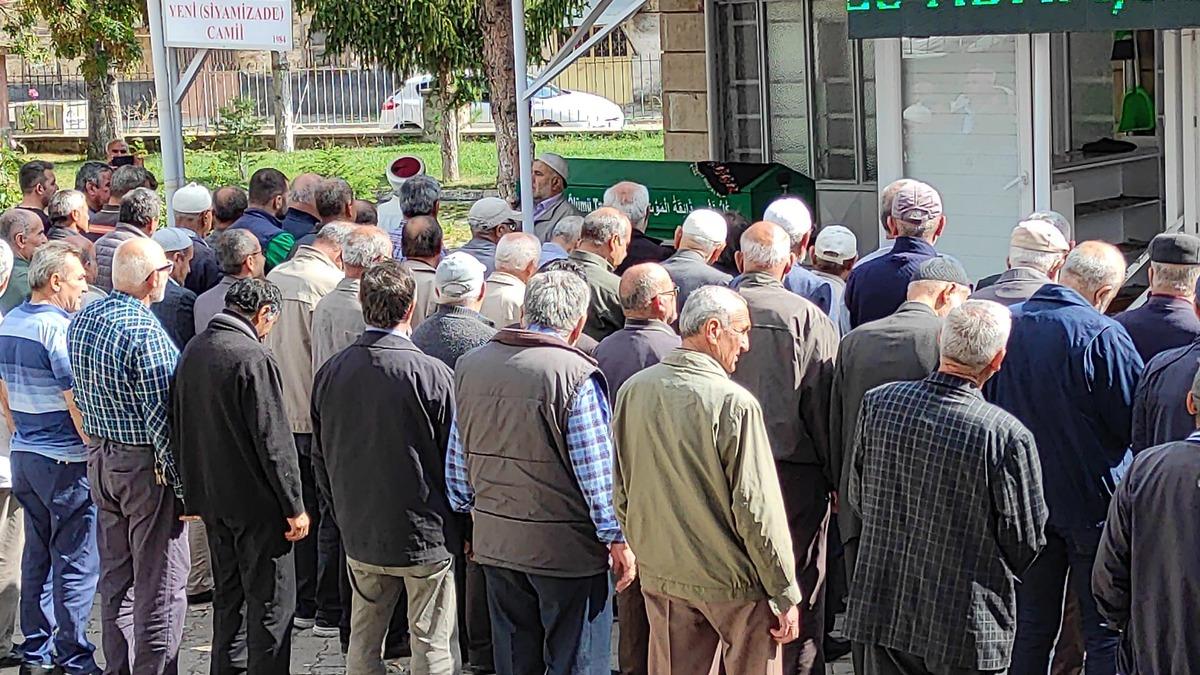 Antalya'daki trafik kazasında &ouml;len gen&ccedil; kadının cenazesi Konya'da defnedildi