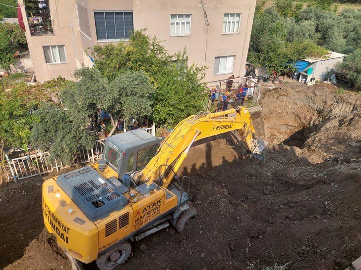 Hatay'da göçük altında kaldığı ihbar edilen kişi için çalışma başlatıldı G1