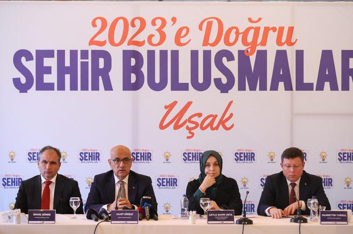 Bakan Kirişci ile AK Parti'li Leyla Şahin Usta, Uşak'ta açıklamalarda bulundu G5