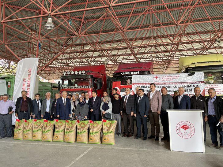 Burdur'da çiftçilere buğday ve arpa tohumu dağıtıldı G1