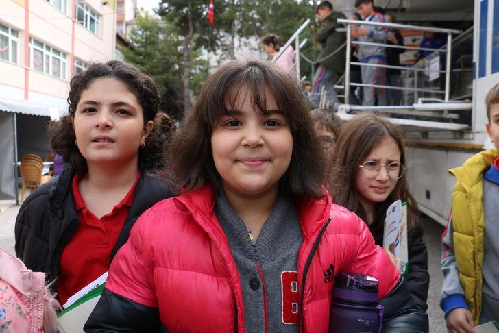 Öğrenciler depremi simülasyon tırı ile öğreniyor G4