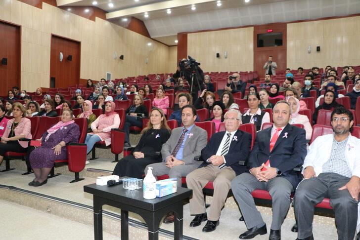 Erzurum'da sağlıkçılar pembe balonları uçurup meme kanserine dikkati çekti G3
