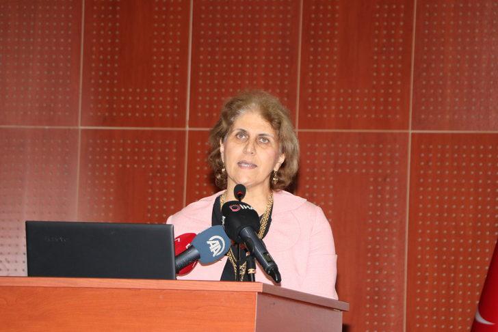 Erzurum'da sağlıkçılar pembe balonları uçurup meme kanserine dikkati çekti G4