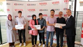 Manisa'da 15 görme engelli öğrenciye akıllı baston armağanı