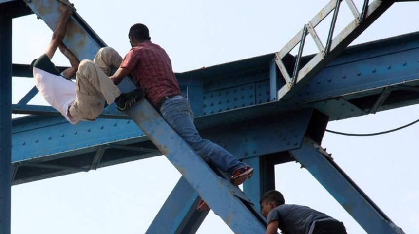 Adana'da intihar etmek isteyen bağımlıyı bağımlılar kurtardı
