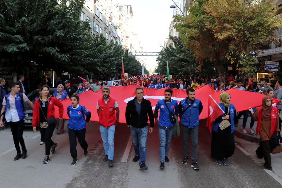 Elazığ'da "25. Uluslararası Hazar Şiir Akşamları" başladı