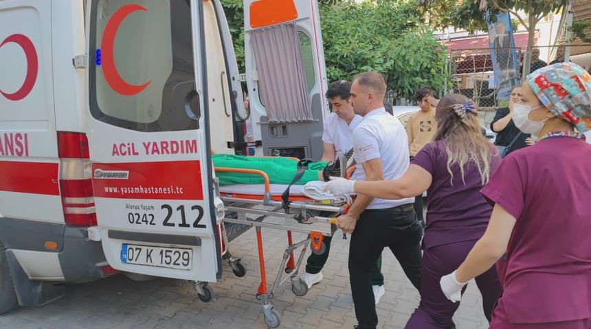 Alanya'da 3 kız öğrencinin bıçakla yaralandığı kavgada baba ve kızı tutuklandı