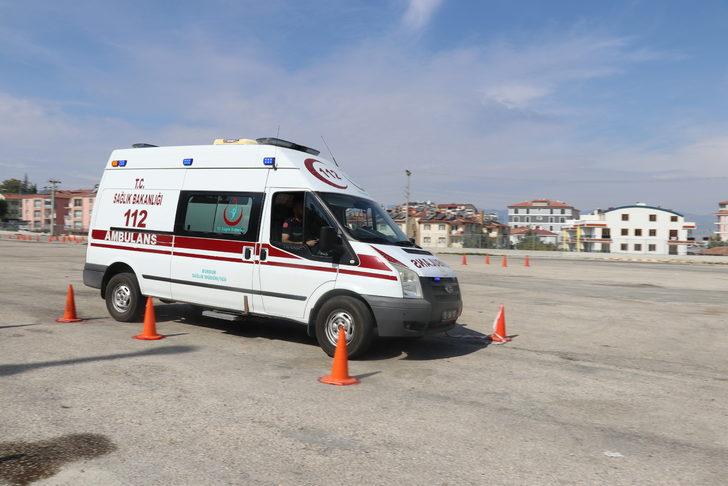 Burdur'da ambulans sürücülerine verilen ileri sürüş eğitimiyle kazalarda azalma oldu G1