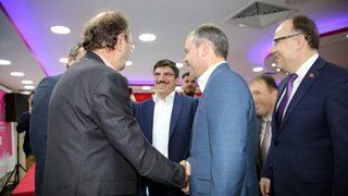 Yeni Şafak yazarından Bakan Kılıç'a: Adam gelir dinler, Yusuf Kaplan konuşuyor