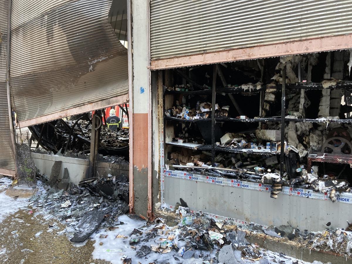 Gaziantep'te ecza deposunda &ccedil;ıkan yangın s&ouml;nd&uuml;r&uuml;ld&uuml;