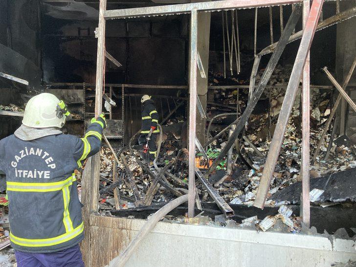 Gaziantep'te ecza deposunda çıkan yangın söndürüldü G5