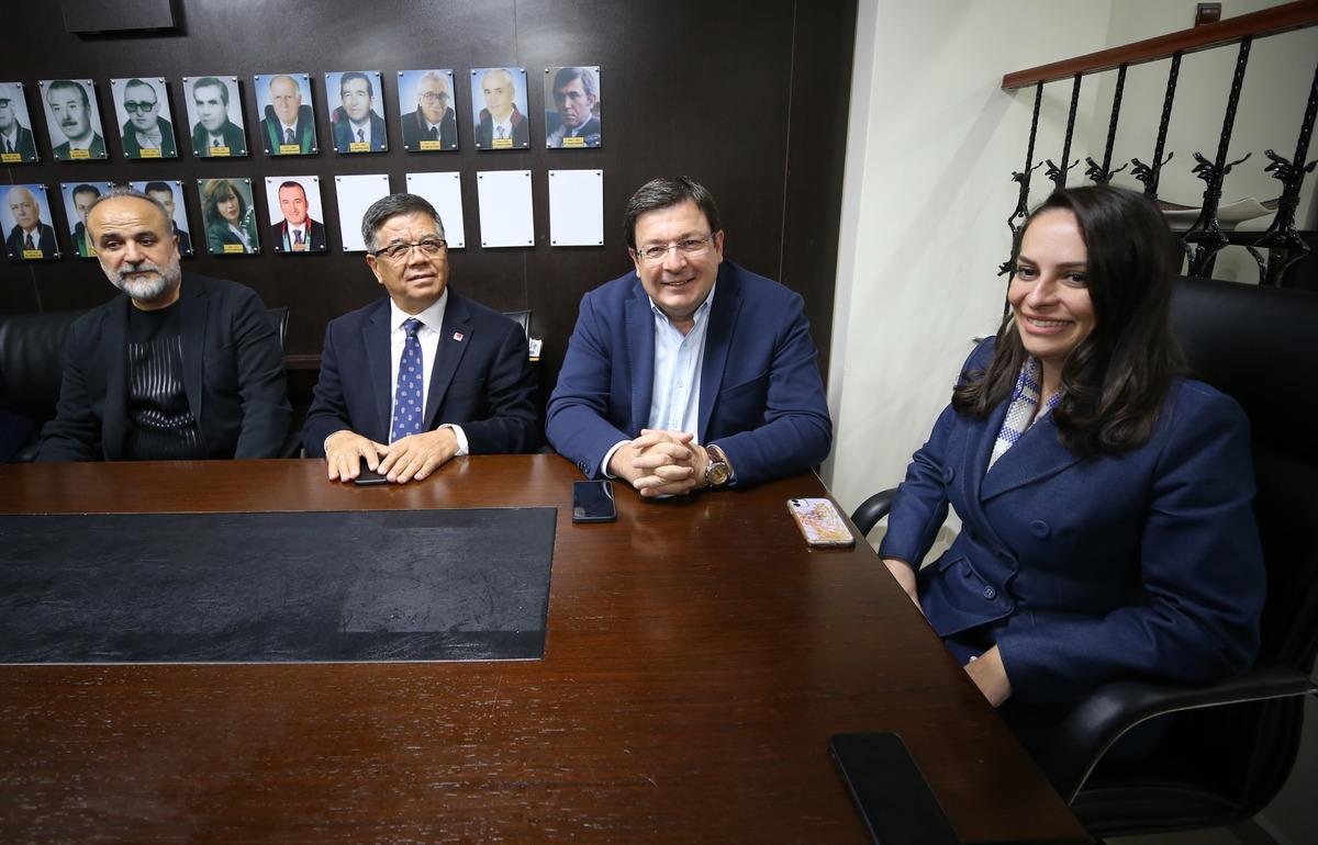 CHP Genel Başkan Yardımcısı Muharrem Erkek, &Ccedil;anakkale Barosunu ziyaret etti: