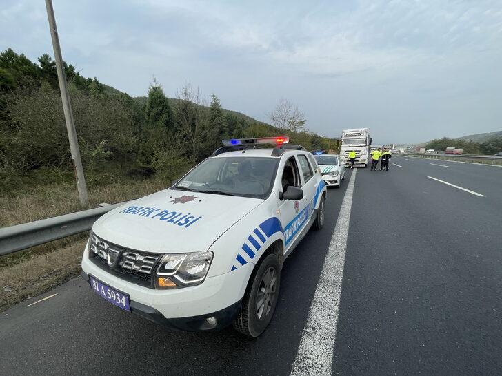 Düzce'de otoyoldaki trafik kesilerek durdurulabilen tırdaki iki kişi gözaltına alındı G4