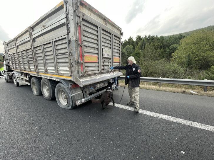 Düzce'de otoyoldaki trafik kesilerek durdurulabilen tırdaki iki kişi gözaltına alındı G5