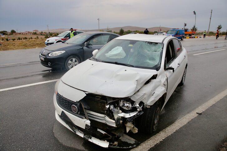 Eskişehir'de otomobil ile motosikletin çarpıştığı kazada 1 kişi öldü, 1 kişi yaralandı G1