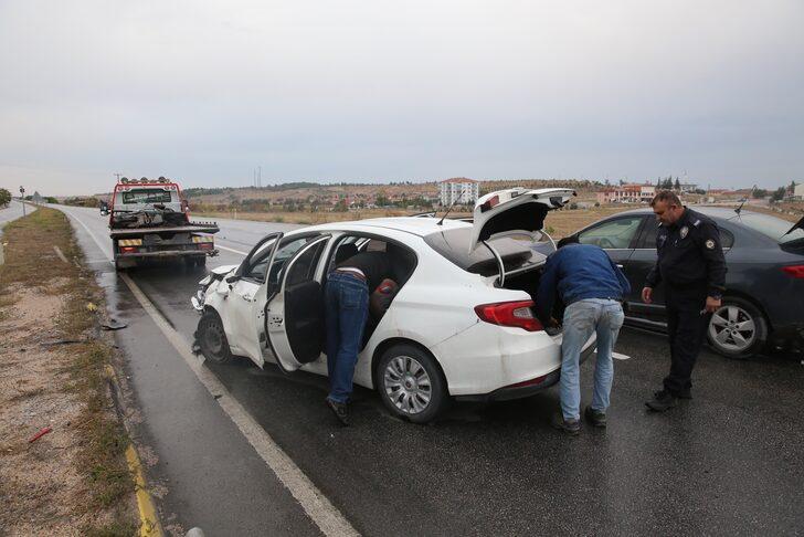 Eskişehir'de otomobil ile motosikletin çarpıştığı kazada 1 kişi öldü, 1 kişi yaralandı G2