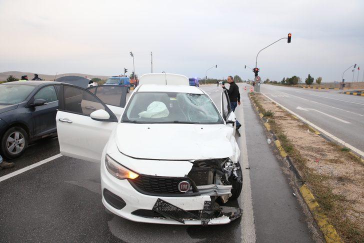 Eskişehir'de otomobil ile motosikletin çarpıştığı kazada 1 kişi öldü, 1 kişi yaralandı G3
