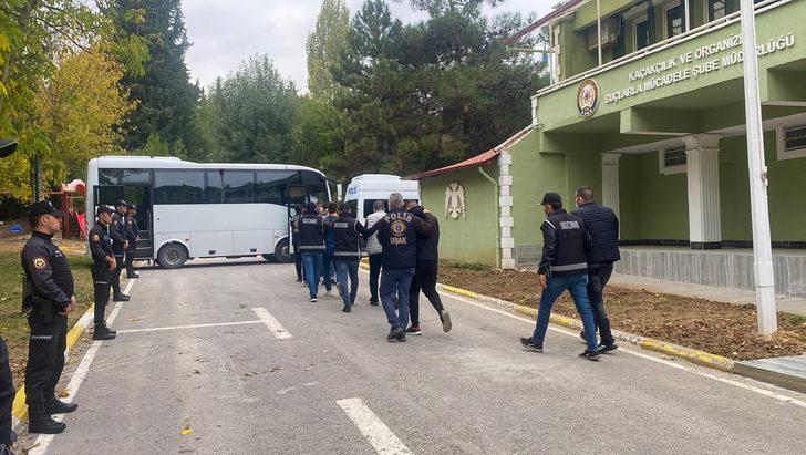 Uşak'ta suç örgütüne yönelik operasyonda yakalanan 12 şüpheliden 6'sı tutuklandı G2