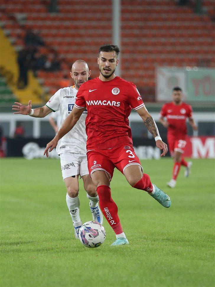 Son dakika: Nuri Şahin şoke oldu! 5 gollü Akdeniz derbisinde kazanan Alanyaspor... G5