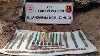 Hakkari'de kayalık alana gizlenmiş el bombaları ve mühimmat ele geçirildi