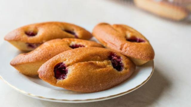 Farklı ve nefis: Vişneli mekik tarifi! Pastane usulü vişneli mekik nasıl yapılır? İşte malzemeler...