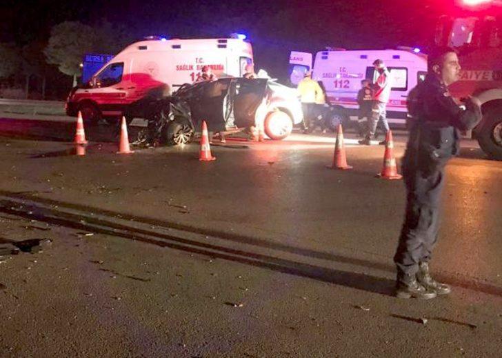 Bursa'da otomobilin kamyonla çarpışması sonucu 1 kişi öldü, 1 kişi yaralandı G3