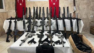 Kocaeli'de durdurulan araçta 45 av tüfeği ele geçirildi