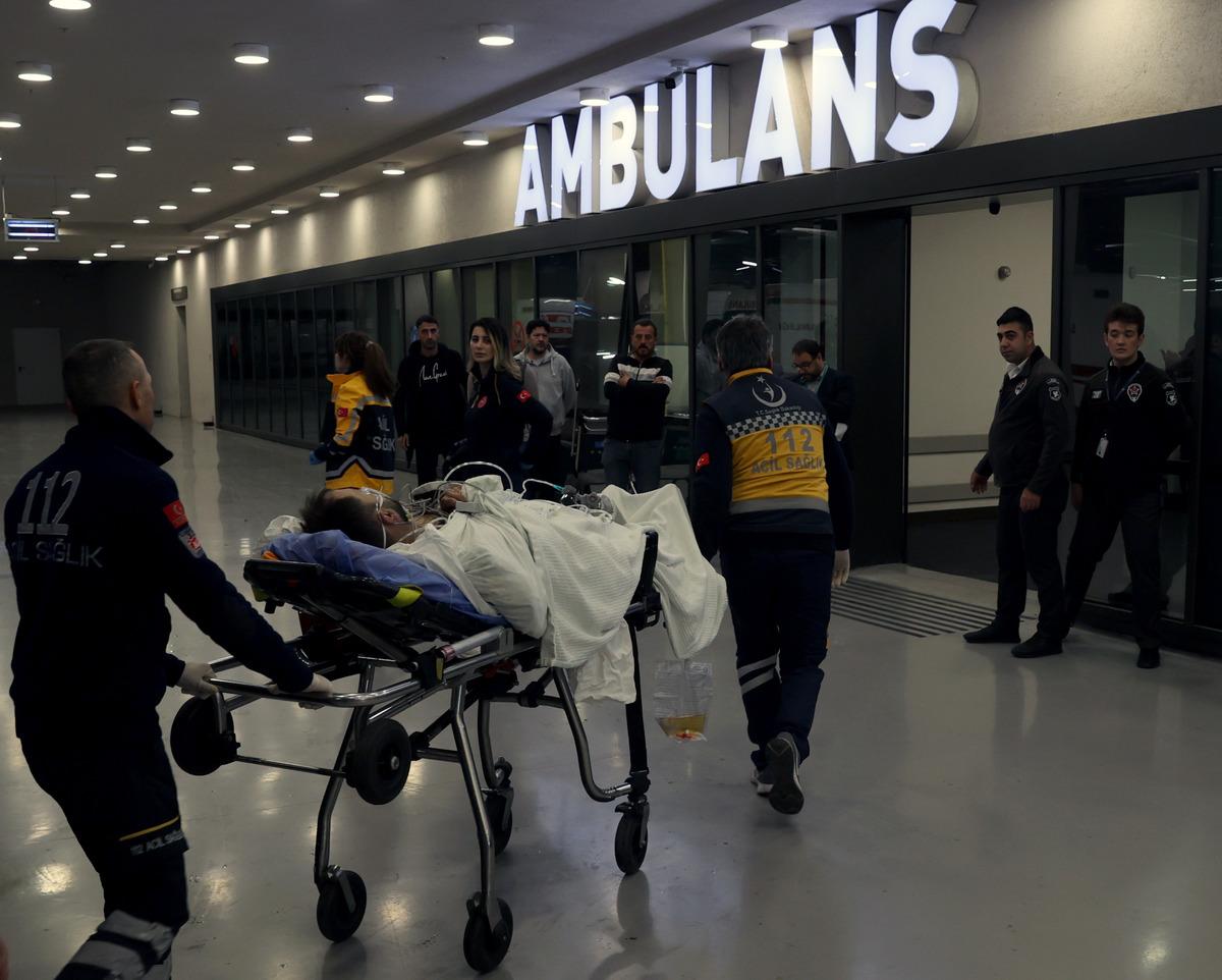Bartın'daki maden ocağı patlamasında yaralanan 6 iş&ccedil;i ambulans u&ccedil;akla İstanbul'a getirildi