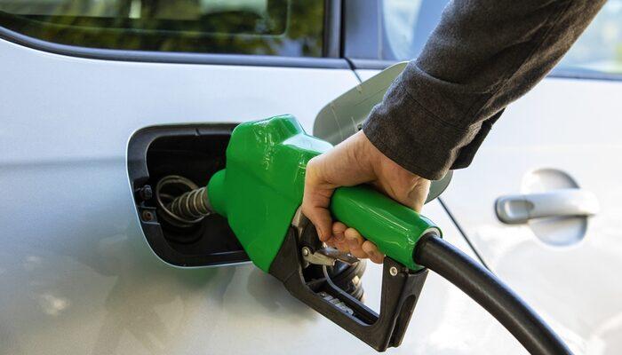 Son dakika… Fiyatlar bir aşağı bir yukarı! Akaryakıta bir zam daha geldi... 15 Ekim mazot (motorin) ve benzin fiyatı ne oldu?