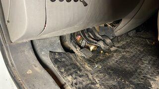 Bursa'da duvara çarpan minibüsün içinden teneke alkol kutusu çıktı