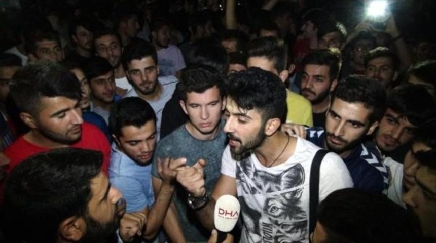 &Ouml;ğrenciler yurt y&ouml;netimi protesto etti