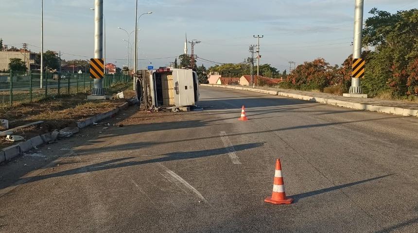 Denizlispor ekibini taşıyan minibüsün aydınlatma direğine çarpması sonucu 4'ü futbolcu 12 kişi yaralandı