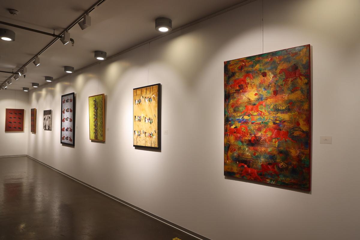 Ressam Fevzi Karako&ccedil;'un "At'a Senfoni" sergisi, 20 Kasım'a kadar Zeytinburnu'nda g&ouml;r&uuml;lebilecek