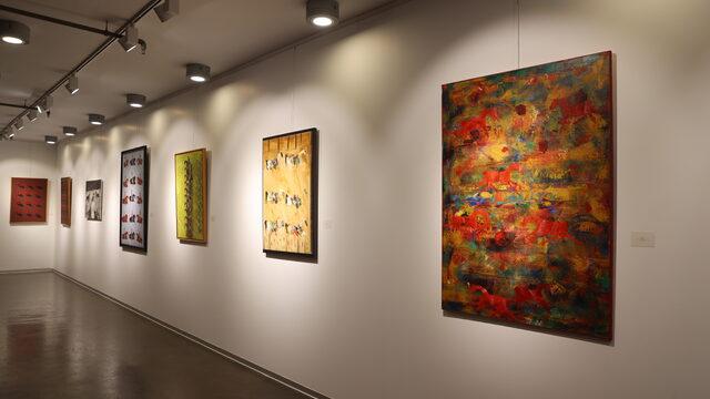 Ressam Fevzi Karakoç'un At'a Senfoni sergisi, 20 Kasım'a kadar Zeytinburnu'nda görülebilecek