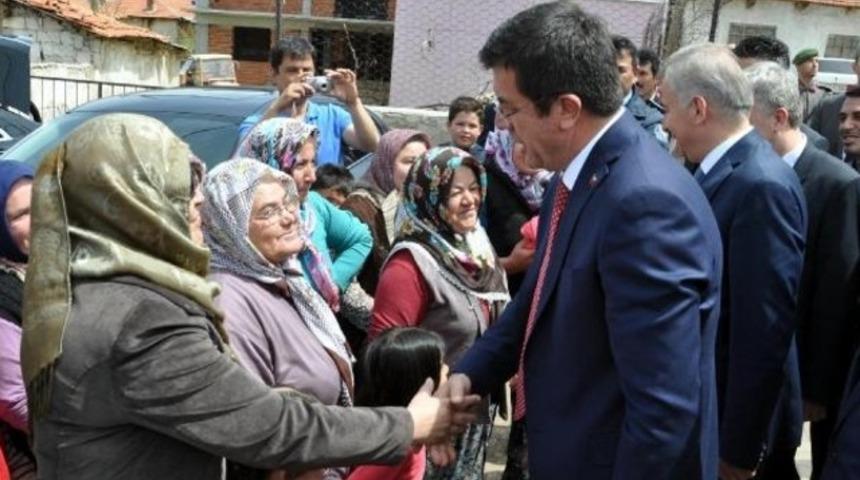 Bakan Zeybekci, seçim kampanyasına yırtık don giydiği köyden başladı