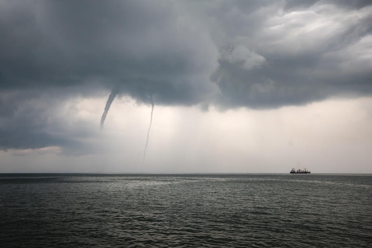 İskenderun K&ouml;rfezi'nde 3 hortum oluştu