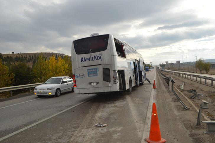 Afyonkarahisar'da 2 tır ile yolcu otobüsünün karıştığı kazada 2 kişi yaralandı G2