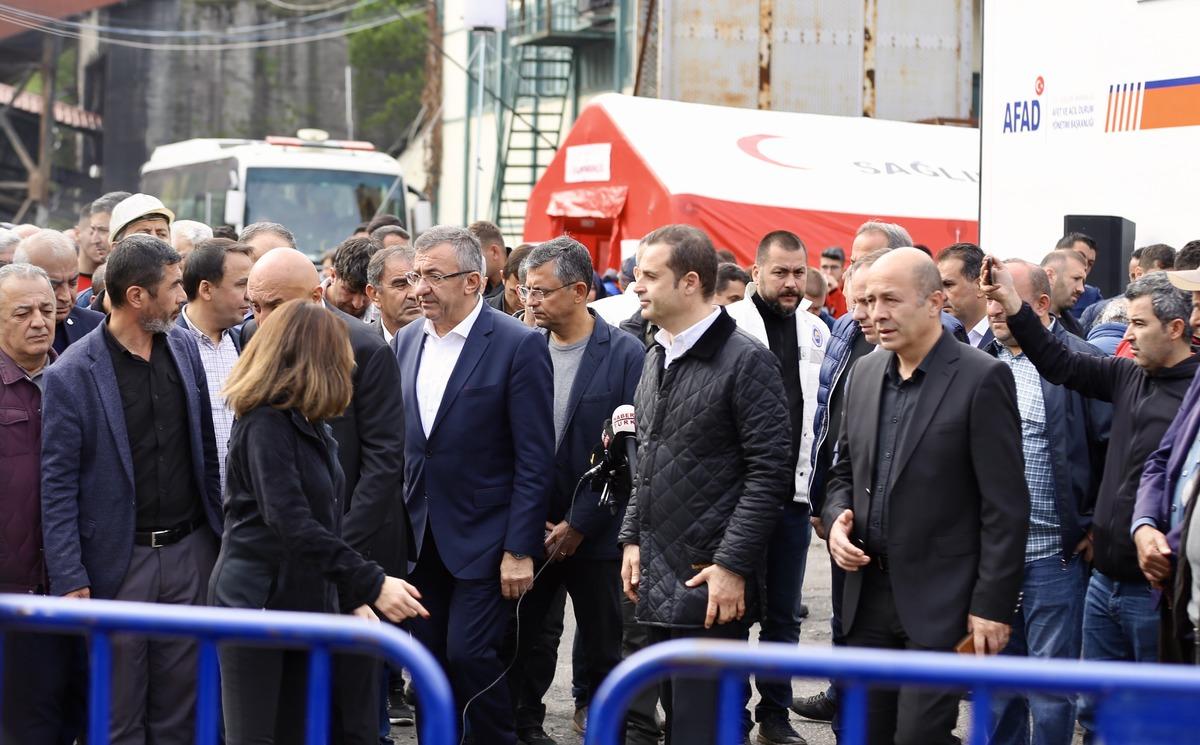 CHP heyeti patlamanın yaşandığı Amasra'daki madende incelemelerde bulundu