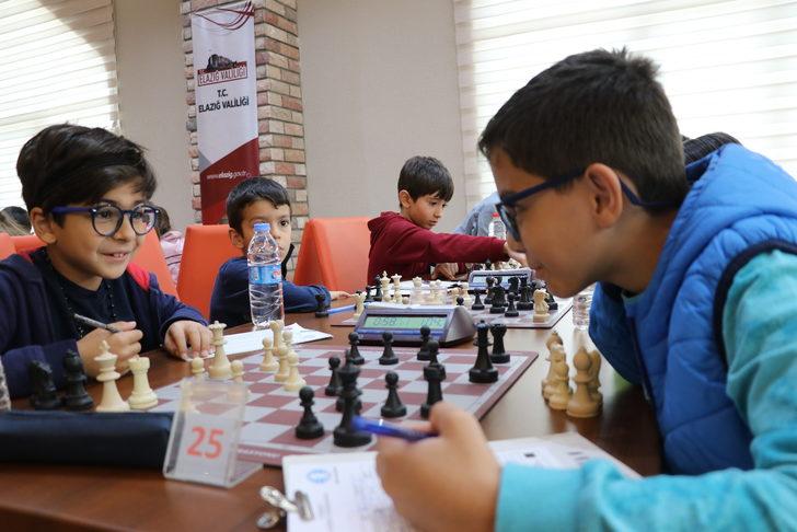 Elazığ'da düzenlenen İpek Yolu Çaturanga Satranç Turnuvası başladı G5