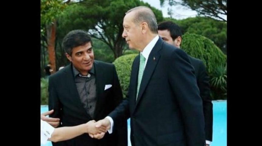 İşte İbrahim Erkal'ın Erdoğan i&ccedil;in bestelediği şarkısı 'Bug&uuml;n vatanın vatan olduğu g&uuml;nd&uuml;r' dinle