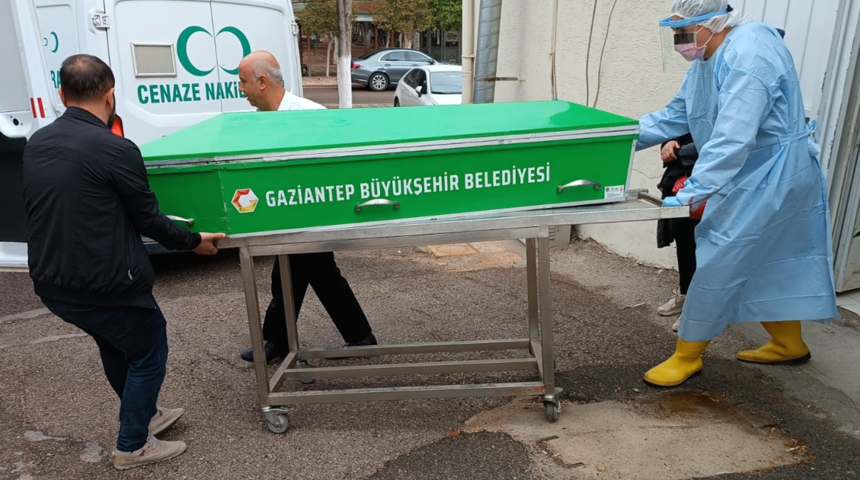 Çok ama çok acı! Eşinin cenazesine katılmak için yola çıktı, kazada hayatını kaybetti