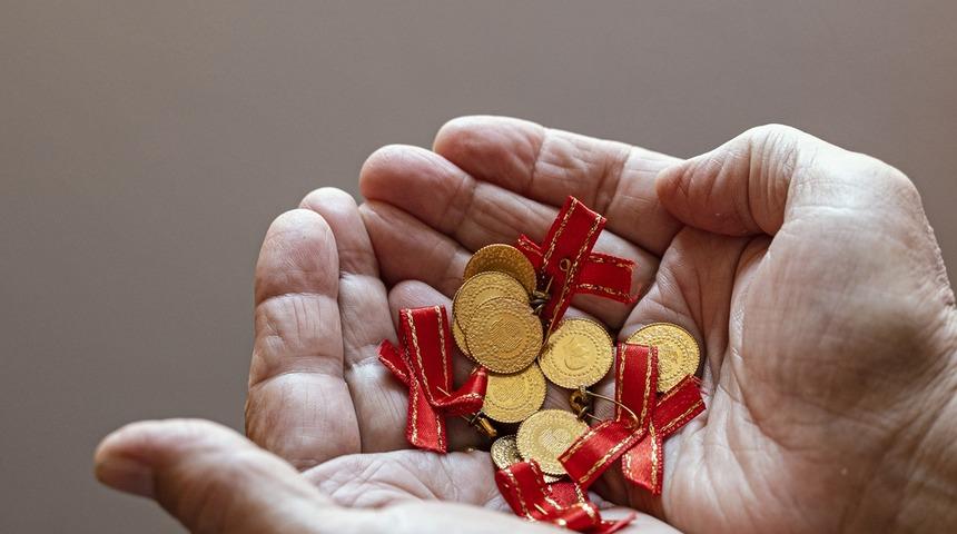 Son dakika… Gram altın ve çeyrek altın fiyatları için dikkat çeken tahmin! Düşüş sürerken kimse bunu beklemiyordu: İşte telaffuz edilen rakamlar…