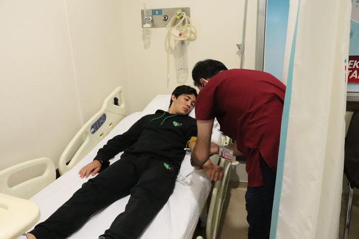 GÜNCELLEME - Denizlispor ekibini taşıyan minibüs direğe çarptı, 12 kişi yaralandı G3